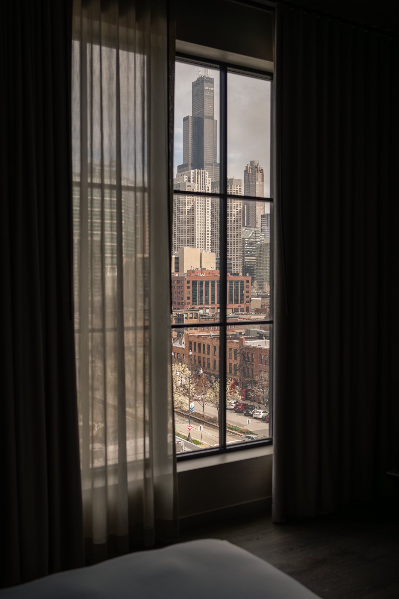 Nobu Hotel Chicago suite with Willis Tower view — Alessandro Guarino on Unsplash